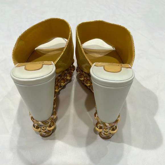 Christian Louboutin Metallic Gold
Textured Studded Platform Wedge - Picture 6 of 9